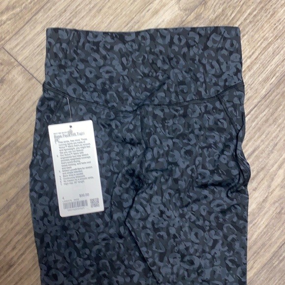 Base Pace HR Tight Lululemon 28” - Picture 5 of 6